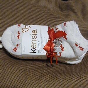 6pk Kensie White Socks with Red Accents and Charm